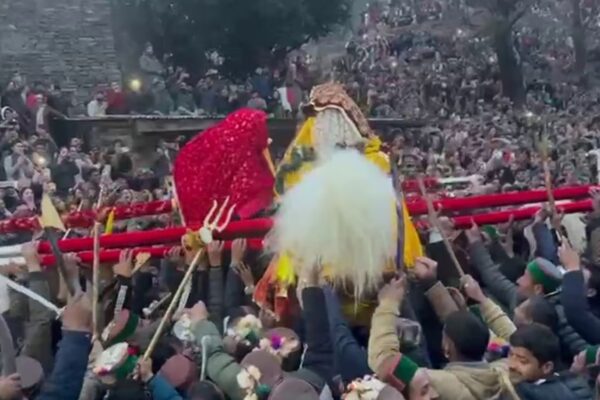 रोहड़ू में भूंडा महायज्ञ: देव आस्था का अद्भुत संगम, 70 वर्षीय सूरत राम ने निभाई बेड़े की रस्म