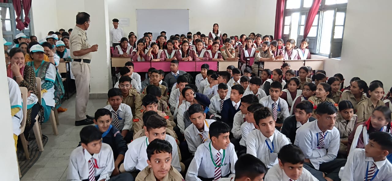 डलहौज़ी में भूस्खलन आपदा प्रबंधन मॉक ड्रिल: छात्रों और नागरिकों को दी गई त्वरित प्रतिक्रिया की प्रशिक्षण जानकारी