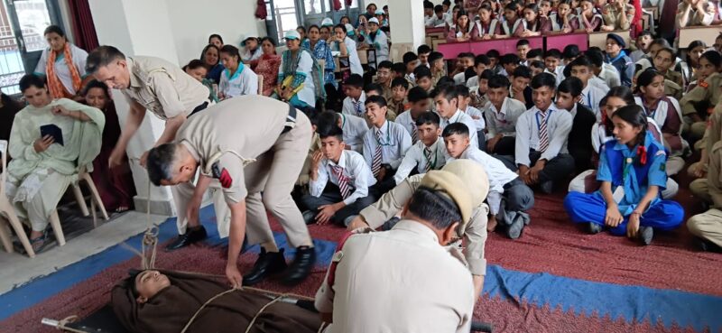 डलहौज़ी में भूस्खलन आपदा प्रबंधन मॉक ड्रिल: छात्रों और नागरिकों को दी गई त्वरित प्रतिक्रिया की प्रशिक्षण जानकारी