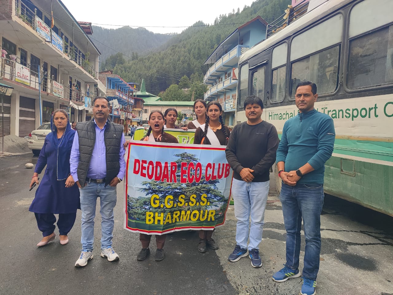 भरमौर में छात्राओं की तंबाकू विरोधी रैली: "तंबाकू छोड़ो - जीवन अपनाओ" का गूंजा संदेश