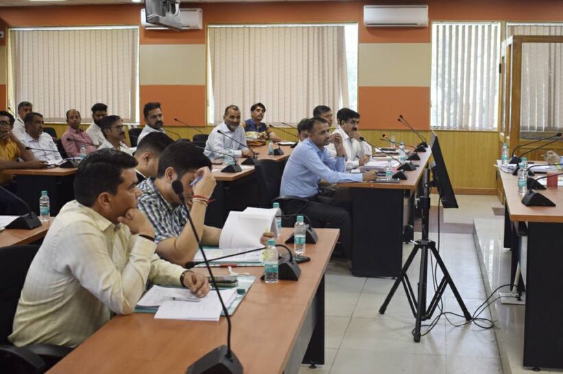 विकास परियोजनाओं की रफ्तार थाम रही वन स्वीकृति में देरी, उपायुक्त हेमराज बैरवा ने दिए तत्काल निपटारे के निर्देश विकास परियोजनाओं की रफ्तार थाम रही वन स्वीकृति में देरी, उपायुक्त हेमराज बैरवा ने दिए तत्काल निपटारे के निर्देश