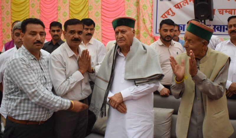 कृषि एवं पशु पालन मंत्री श्री चंद्र कुमार जी के कर कमलों द्वारा किसान परामर्श केंद्र का उद्घाटन किया गया