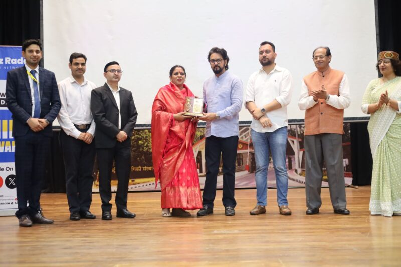 हमीरपुर में आयोजित अवार्ड्स समारोह में भरमौर कन्या स्कूल की प्रधानाचार्या अंजू वाला बनीं विशिष्ट अतिथि, श्री अनुराग सिंह ठाकुर द्वारा सम्मानित
