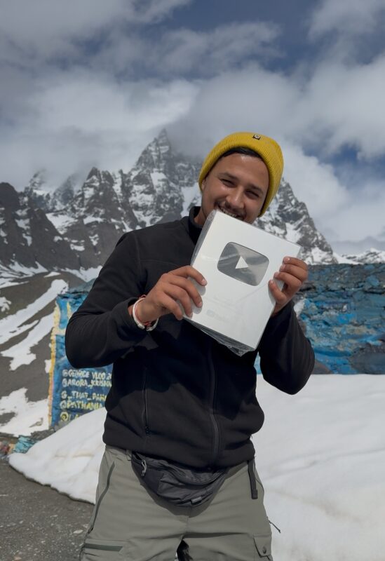 ललित ठाकुर का यूट्यूब चैनल मणिमहेश यात्रा, धार्मिक स्थलों, ट्रेकिंग रूट्स और हिमाचली संस्कृति पर केंद्रित है।