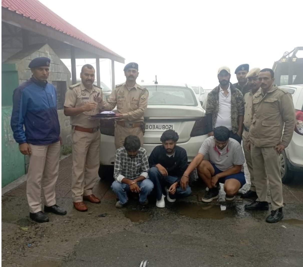 डलहौजी में पंजाब के 3 युवक चिट्टे सहित गिरफ्तार, सुभाष चौक पर देर रात पुलिस ने मारा छापा