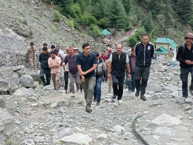 कार्यक्रम में हीलिंग हिमालया, धौलाधार क्लीनर्स, विश्व मानव रूहानी केंद्र सांभ, विभिन्न स्वयं सहायता समूह, राजकीय महाविद्यालय भरमौर के एनएसएस विद्यार्थी और बड़ी संख्या में स्थानीय नागरिक उपस्थित रहे।