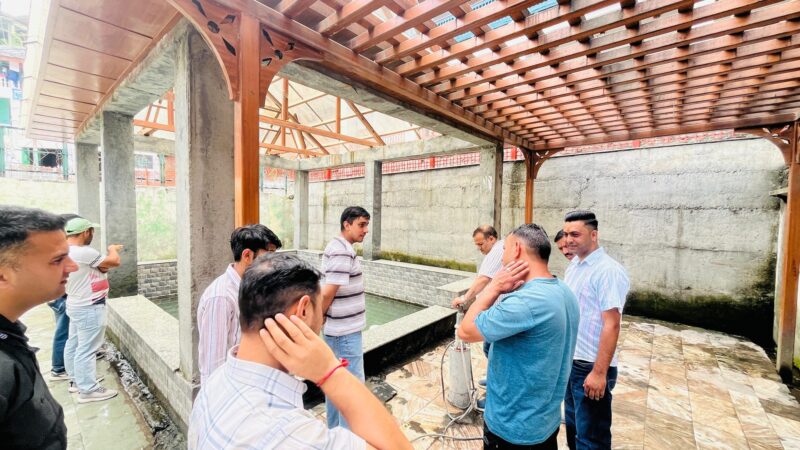 जलशक्ति विभाग के कर्मचारियों के माध्यम से तालाब के सैंपल एकत्र कर जांच के लिए भिजवाए थे और तालाब की सफाई भी करवाई थी