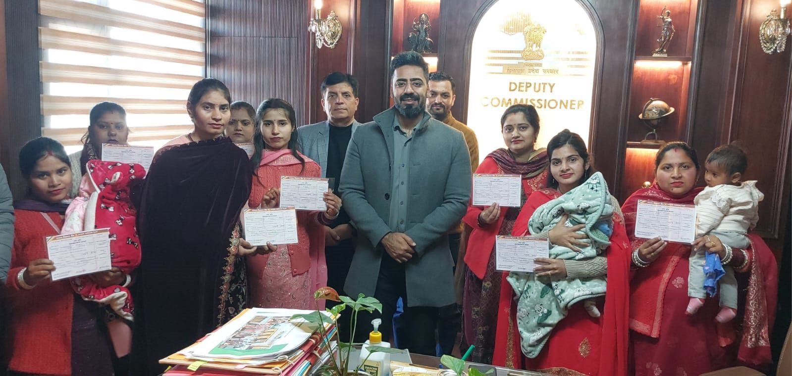 ऊना में मुख्यमंत्री सुख-आश्रय योजना के तहत 10 लाभार्थियों को विवाह सहायता, उपायुक्त जतिन लाल ने जारी की फिक्स्ड डिपॉजिट