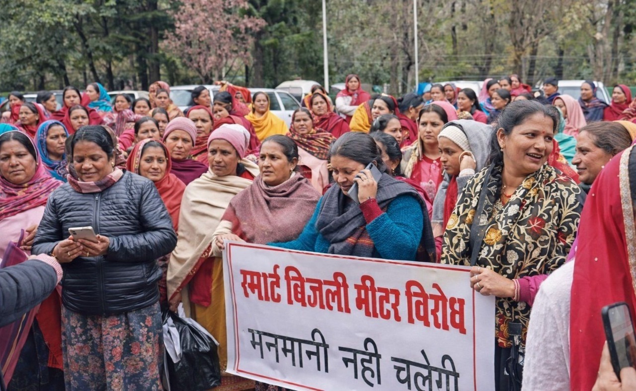 बैजनाथ में स्मार्ट मीटर के विरोध में महिलाओं का आक्रोश: बाजार में रैली, मुख्यमंत्री को सौंपा ज्ञापन