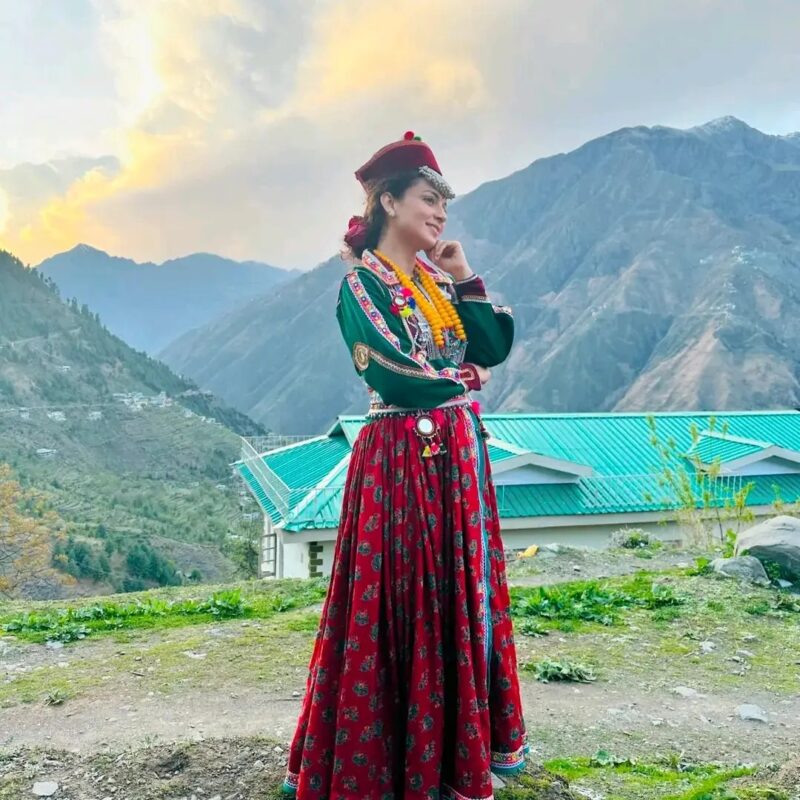कंगना रनौत ने अपने कई इंटरव्यू में चंबा की गद्दी संस्कृति और पहनावे की खुलकर सराहना की